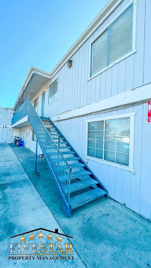 BAKERSFIELD Apartment: 1415 11TH ST