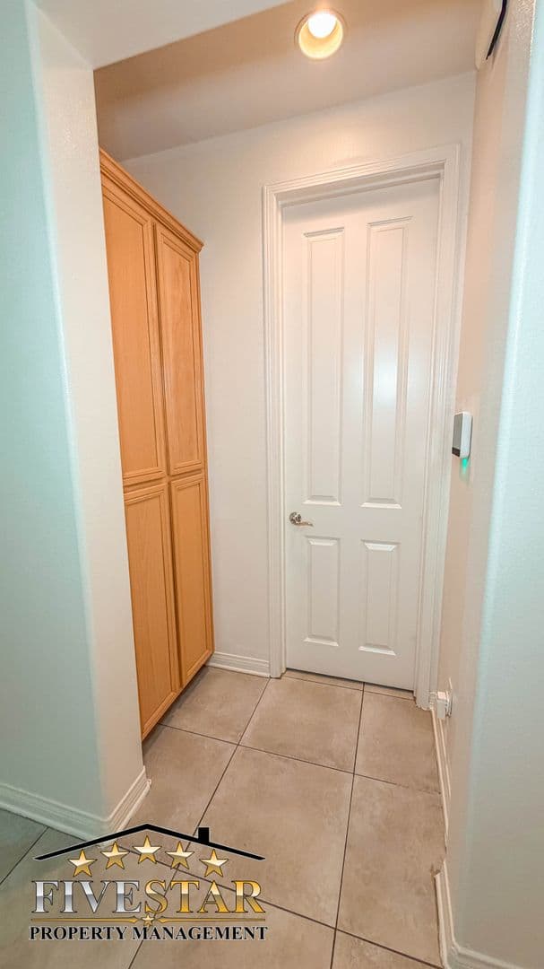 Bakersfield House: 10410 Titanium St