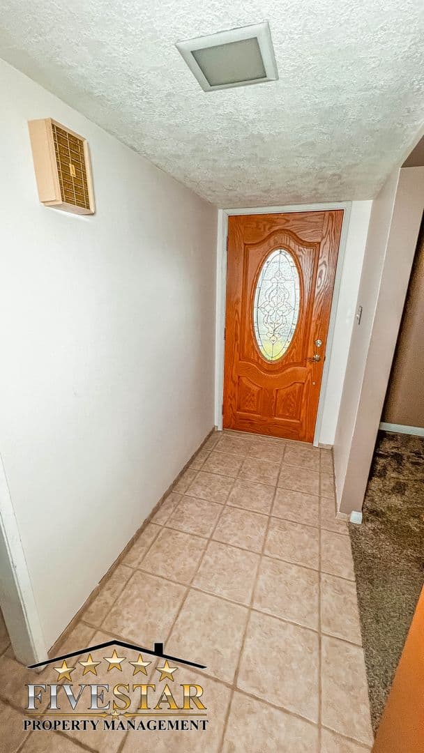 Bakersfield House: 709 Park Dr