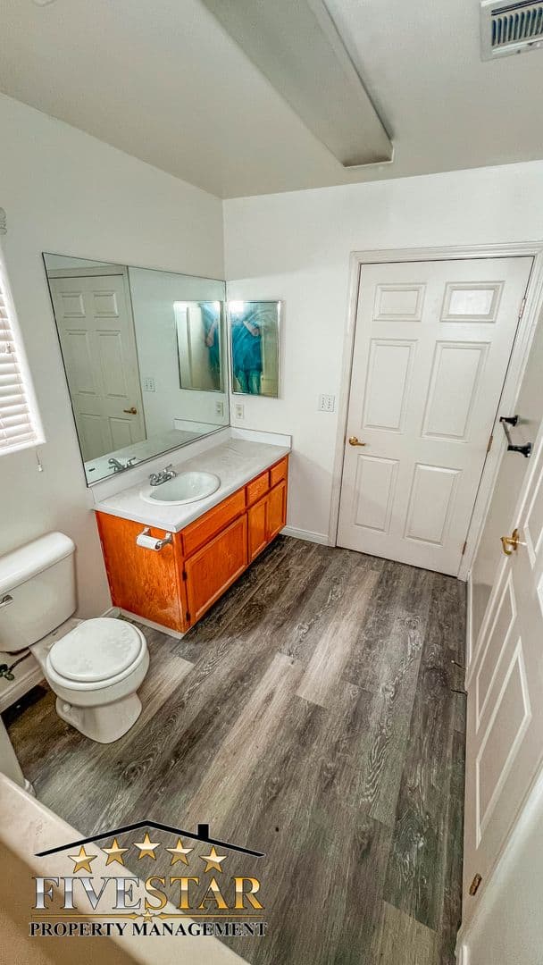 Bakersfield Apartment: 618 Spring Meadow Ct 2