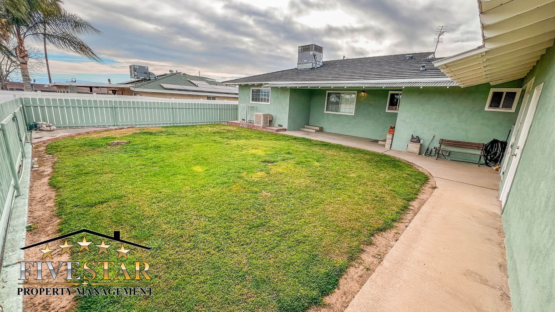 Bakersfield House: 709 Park Dr