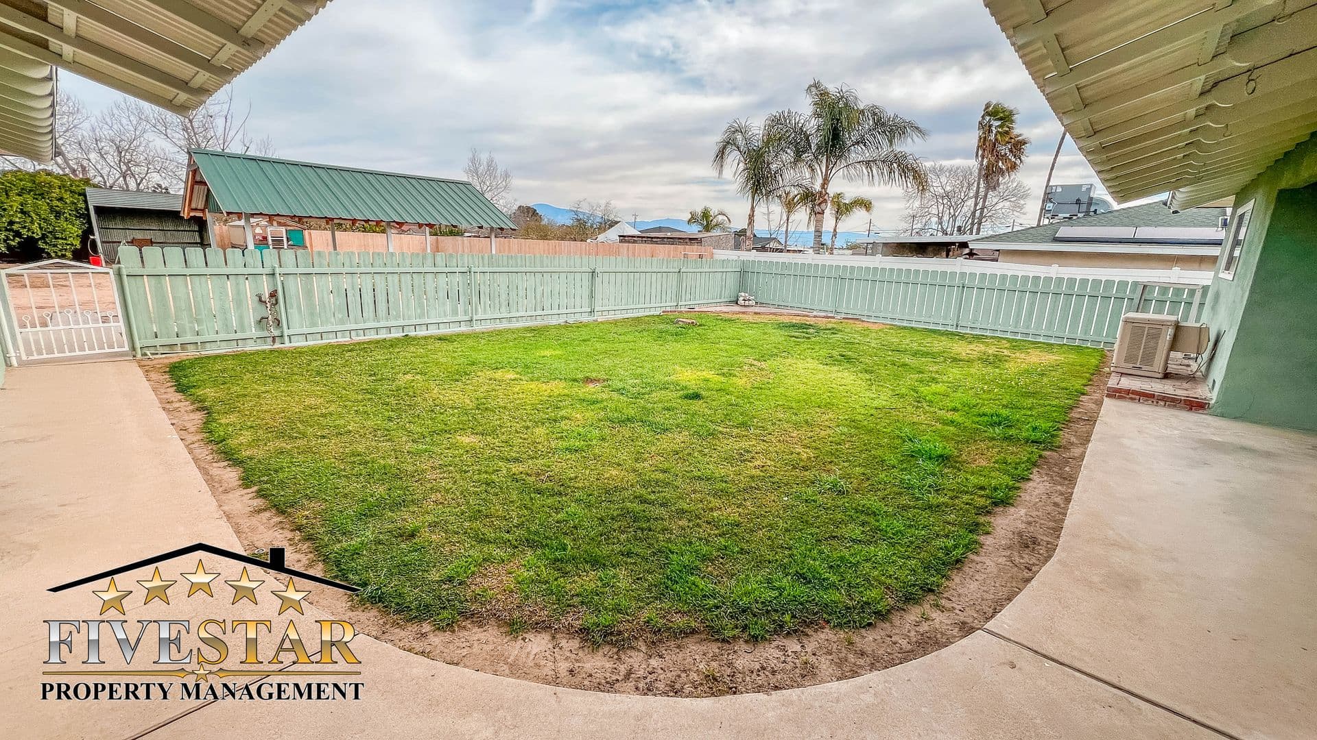 Bakersfield House: 709 Park Dr