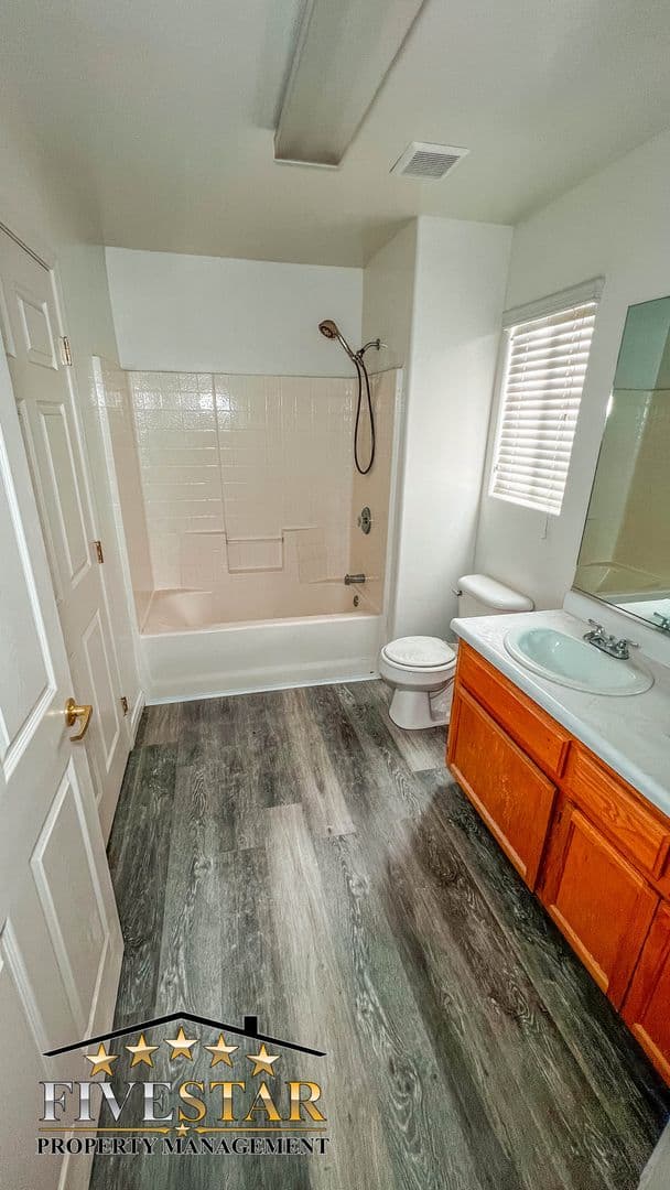 Bakersfield Apartment: 618 Spring Meadow Ct 2