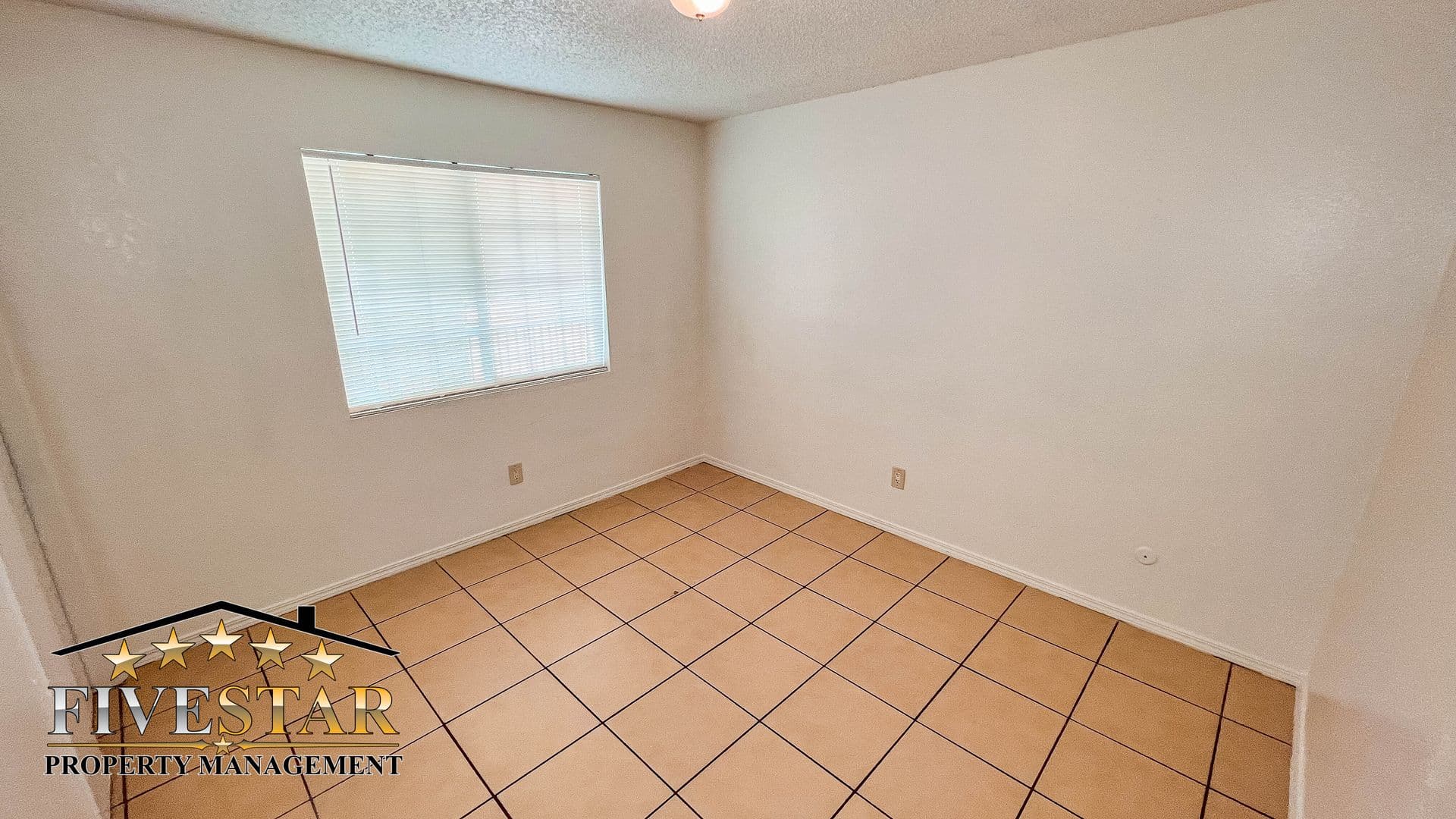 BAKERSFIELD Apartment: 1415 11TH ST