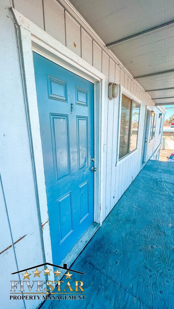 BAKERSFIELD Apartment: 1415 11TH ST