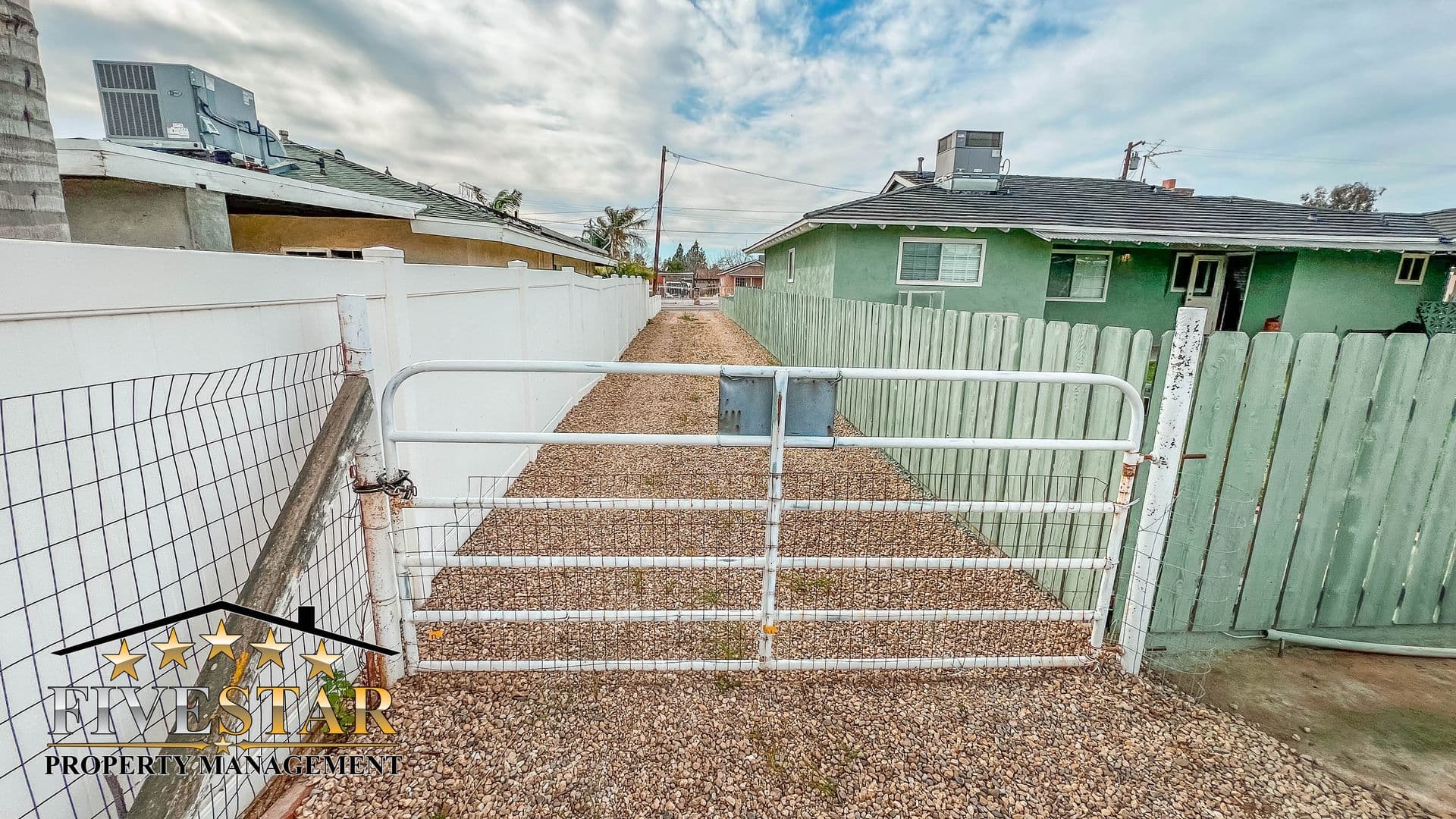 Bakersfield House: 709 Park Dr