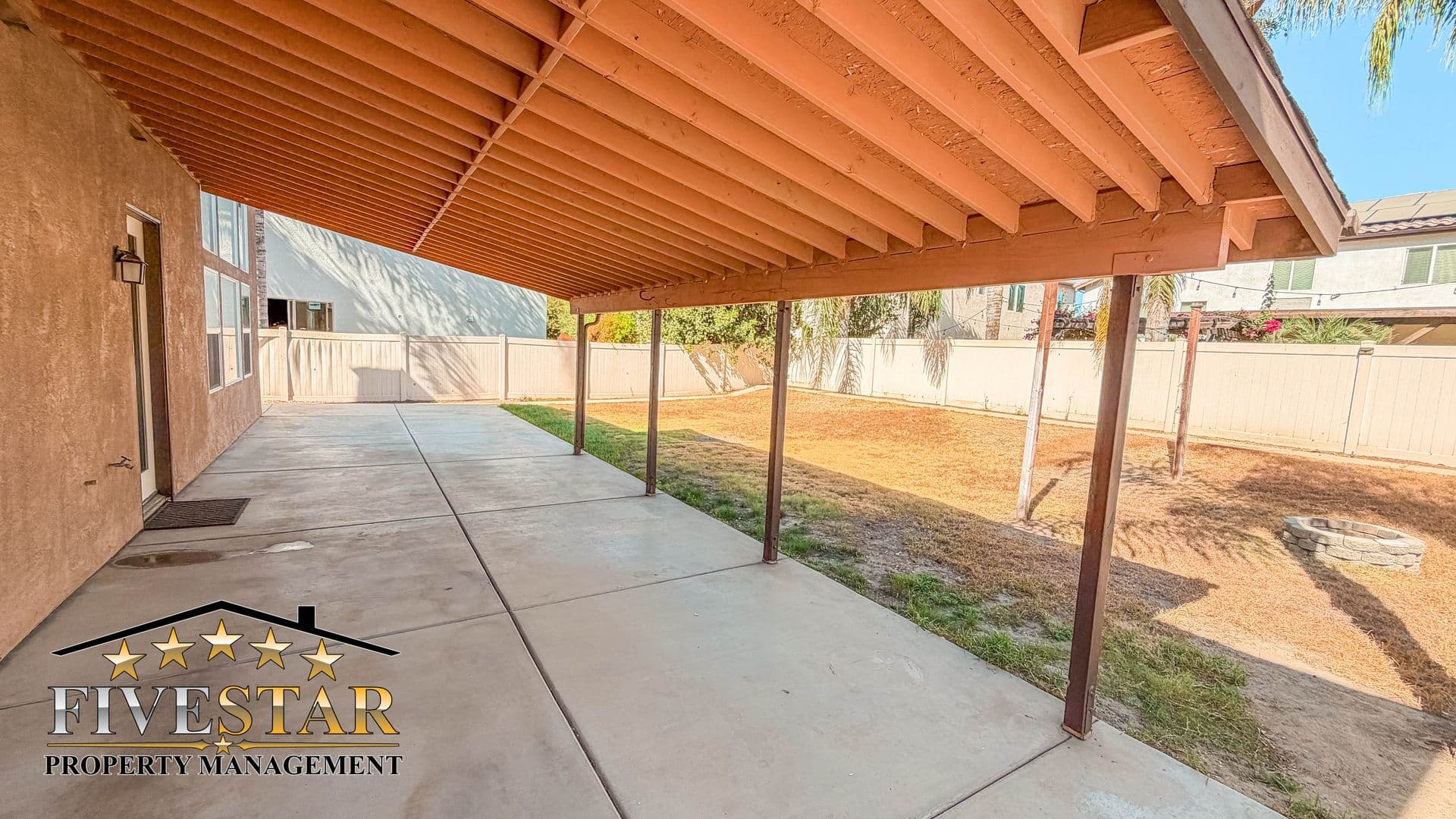 Bakersfield House: 10410 Titanium St