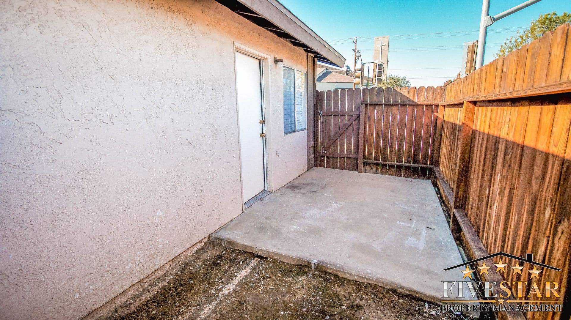BAKERSFIELD Apartment: 2700 ASHE RD