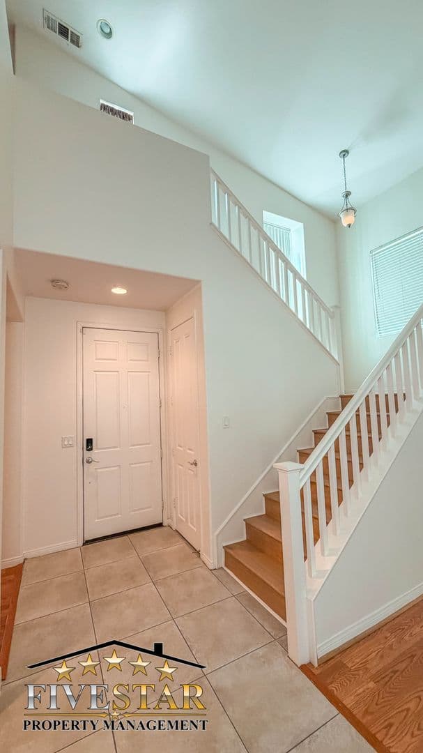 Bakersfield House: 10410 Titanium St
