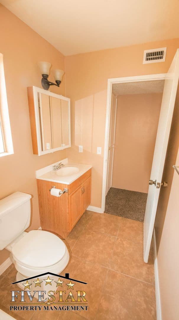 BAKERSFIELD Apartment: 3017 Q ST A-C