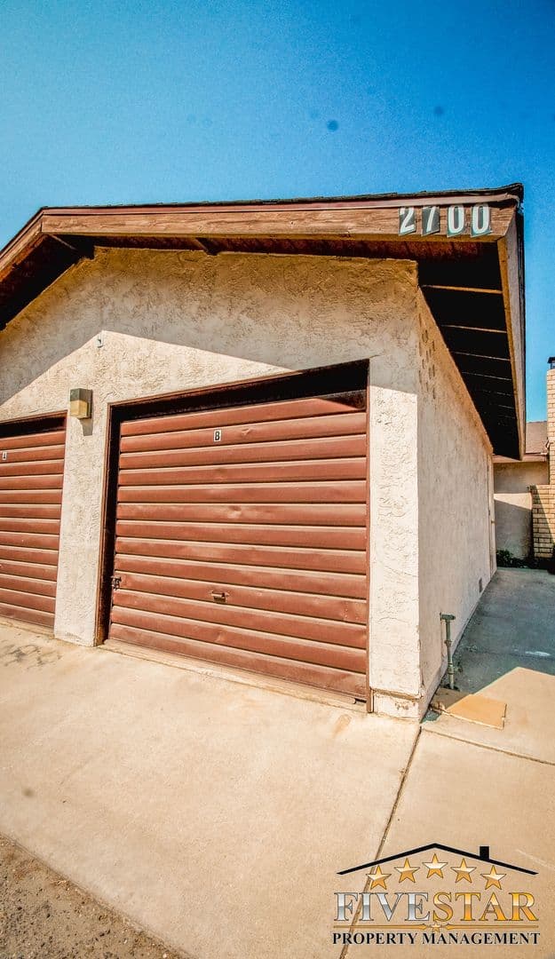 BAKERSFIELD Apartment: 2700 ASHE RD