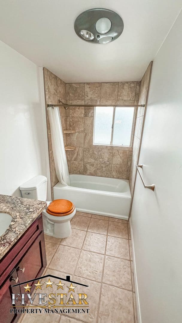 Bakersfield House: 709 Park Dr