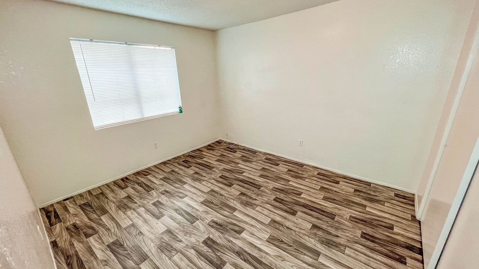 BAKERSFIELD Apartment: 1415 11TH ST