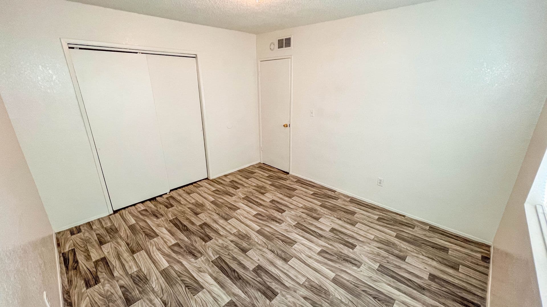 BAKERSFIELD Apartment: 1415 11TH ST