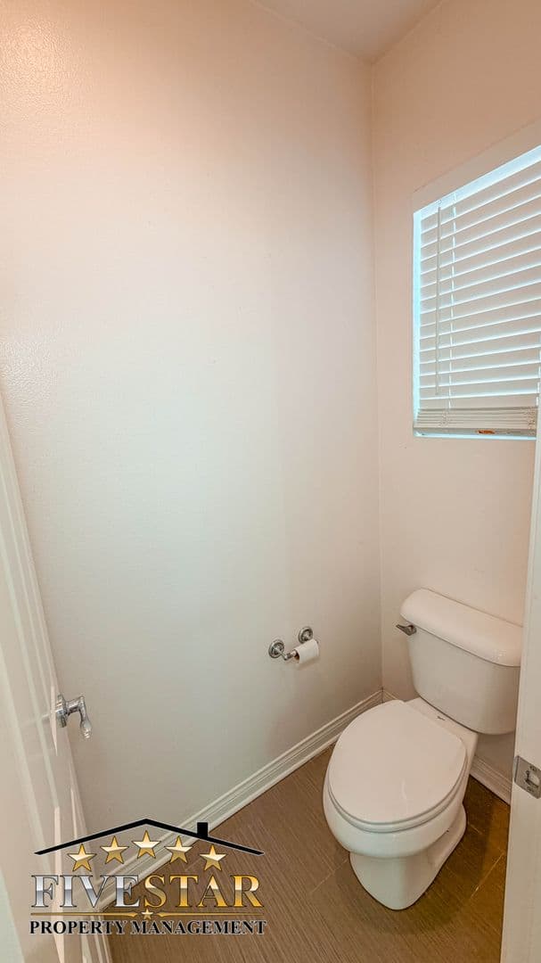 Bakersfield House: 10410 Titanium St