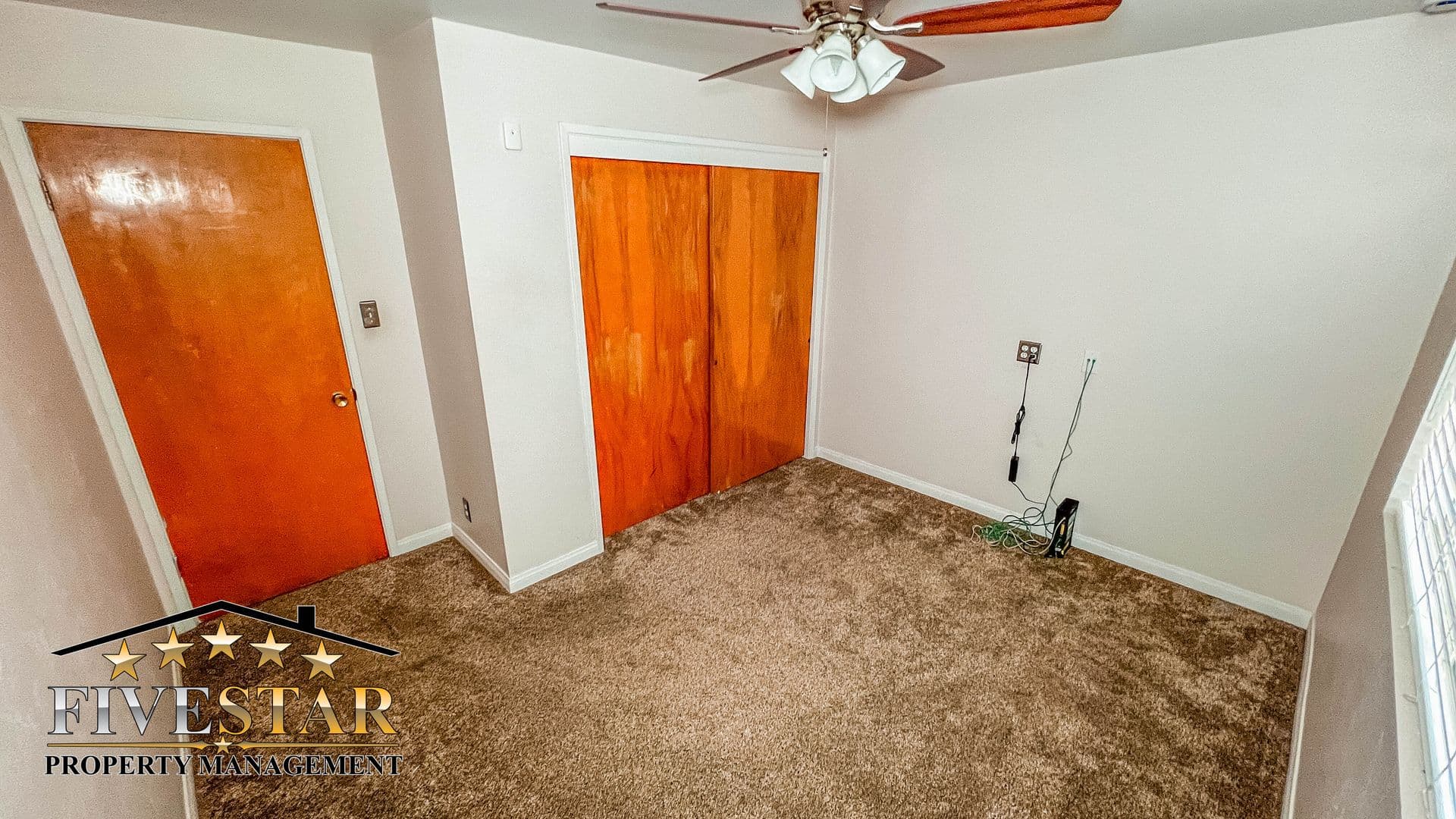Bakersfield House: 709 Park Dr