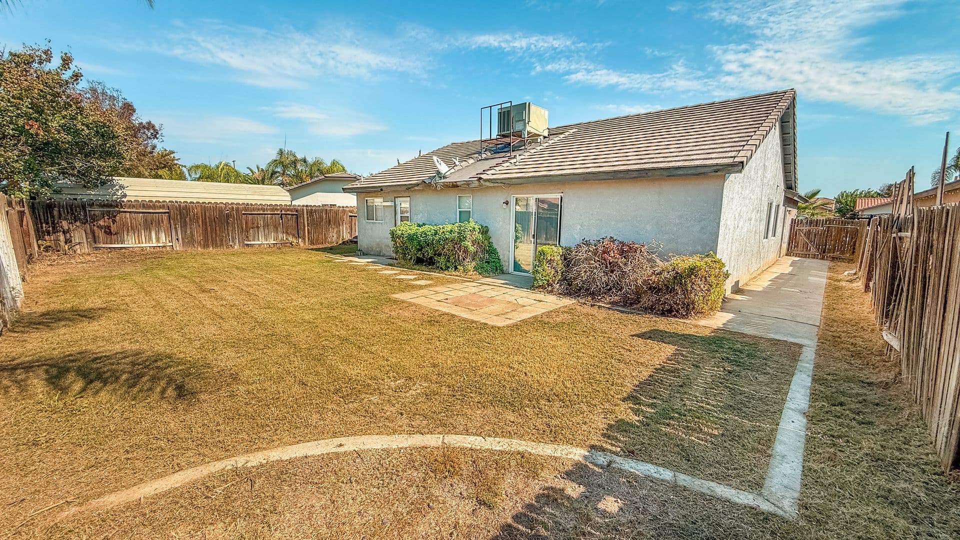 BAKERSFIELD House: 5311 SUNBIRD CT