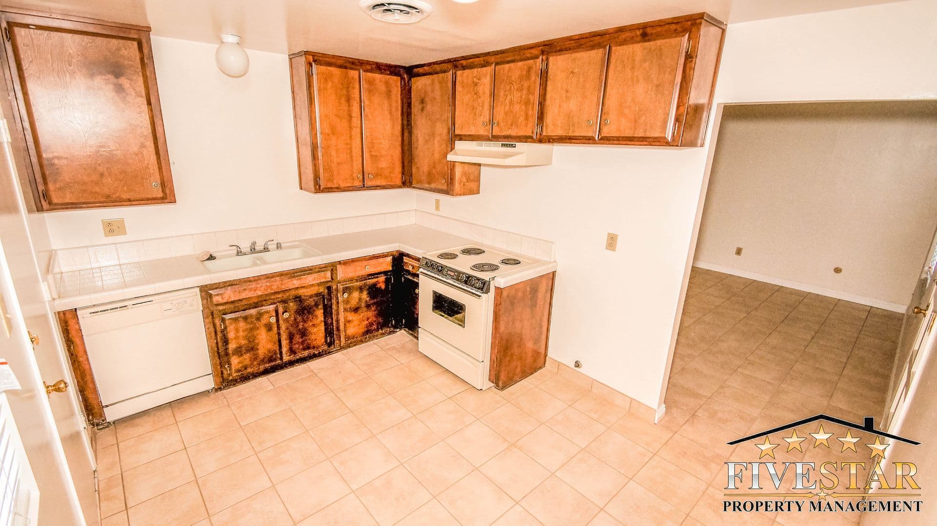 BAKERSFIELD Apartment: 2700 ASHE RD