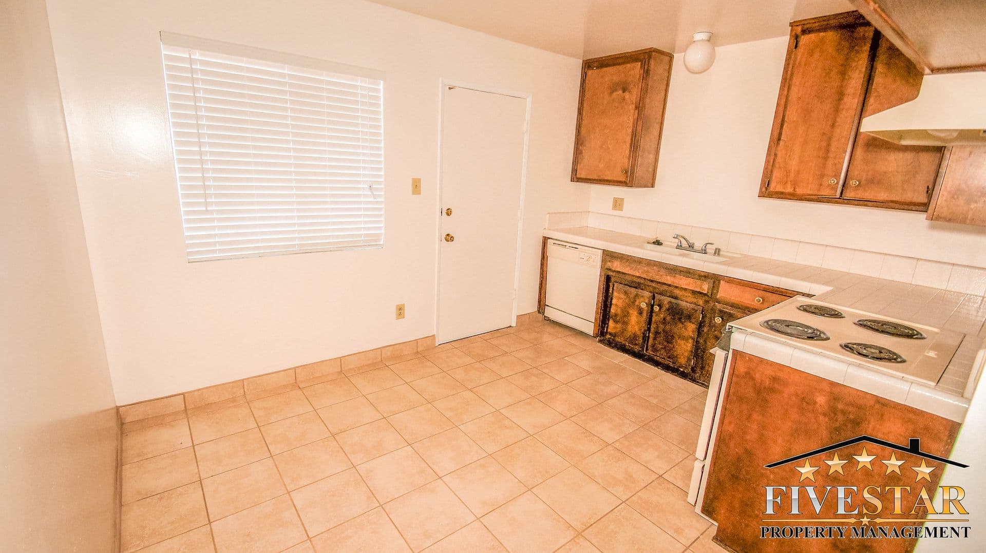 BAKERSFIELD Apartment: 2700 ASHE RD