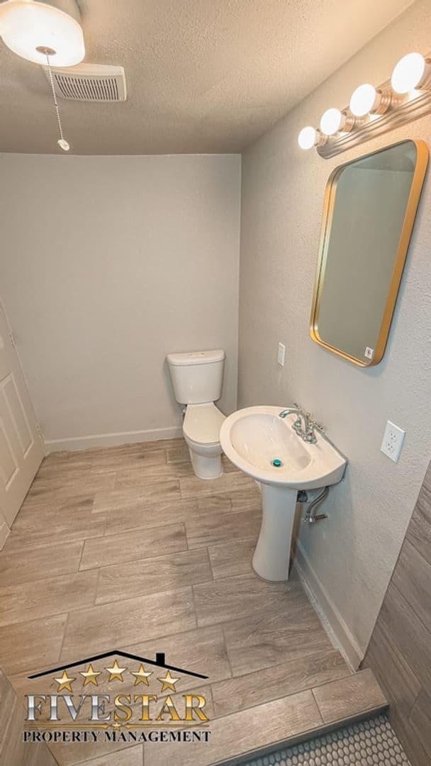 BAKERSFIELD Apartment: 1902 BANK ST