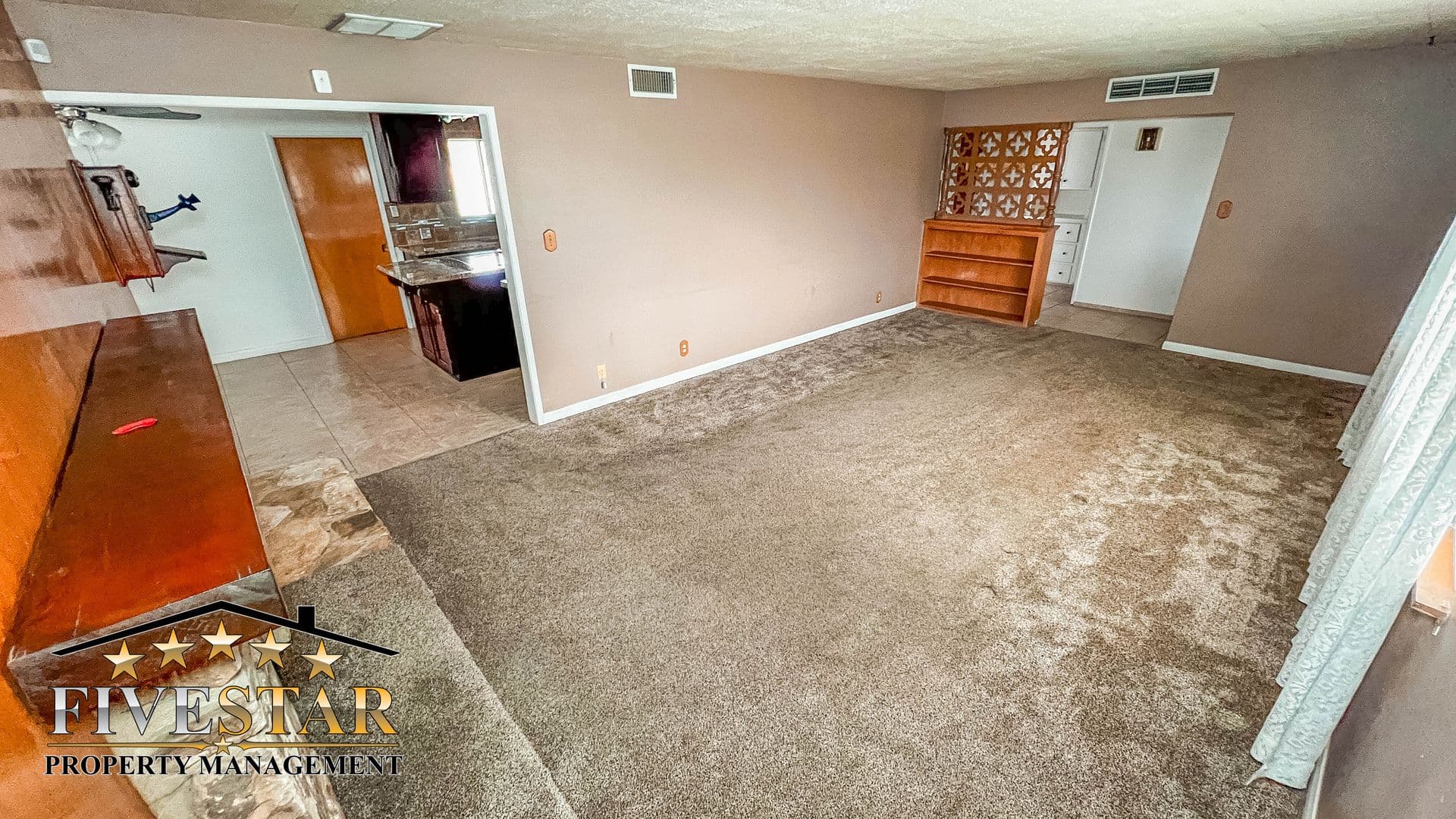 Bakersfield House: 709 Park Dr