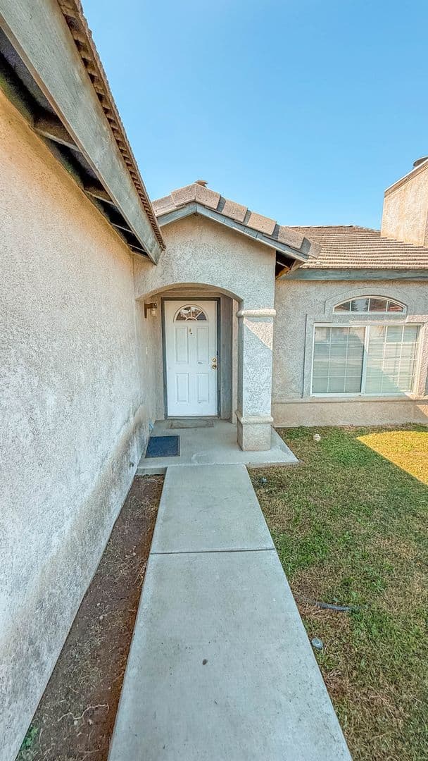 BAKERSFIELD House: 5311 SUNBIRD CT
