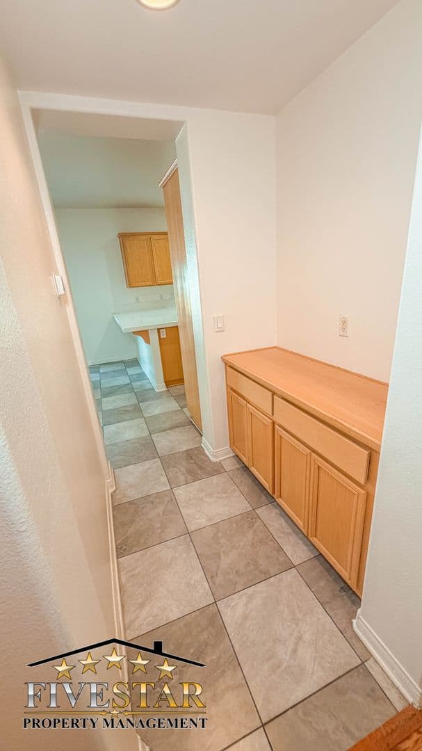 Bakersfield House: 10410 Titanium St