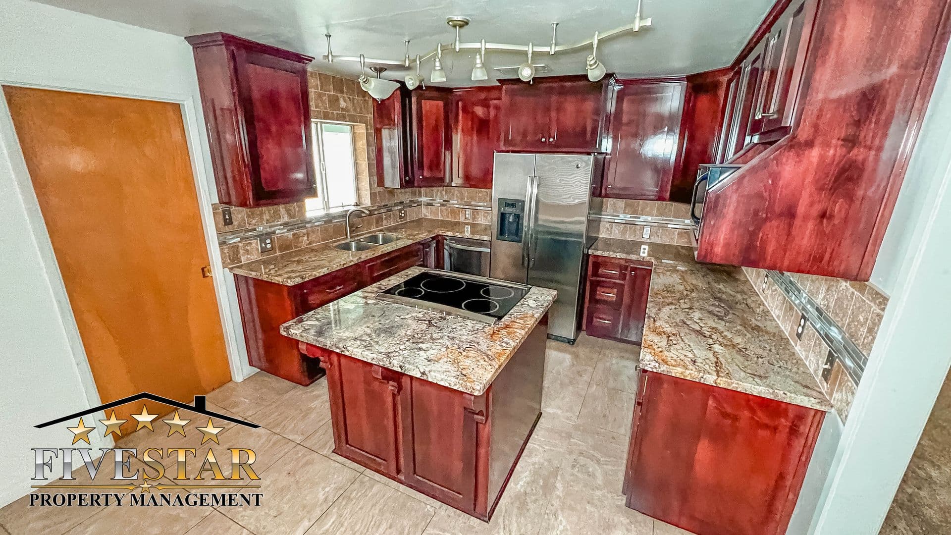 Bakersfield House: 709 Park Dr