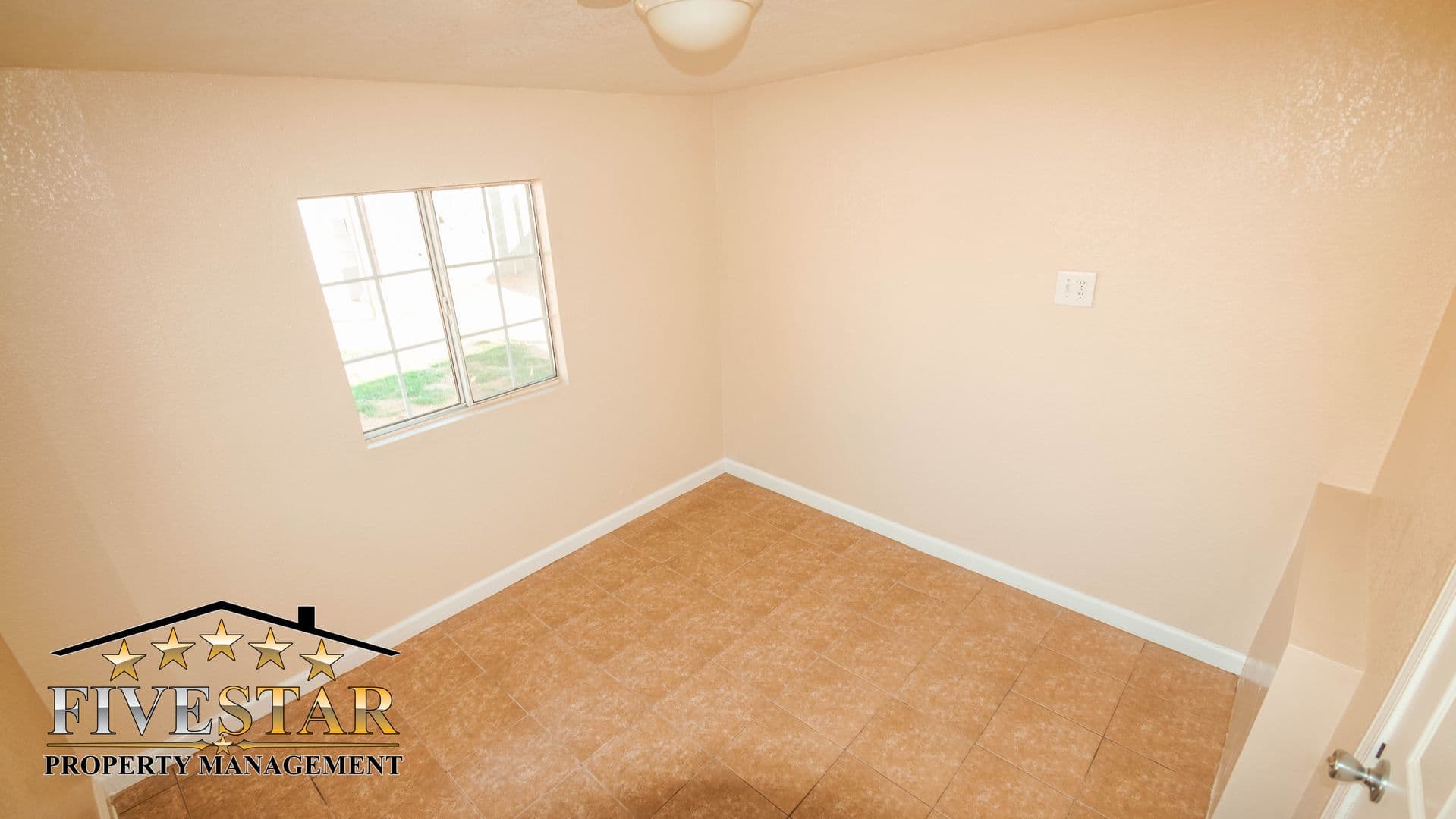 BAKERSFIELD House: 604 LAWSON RD