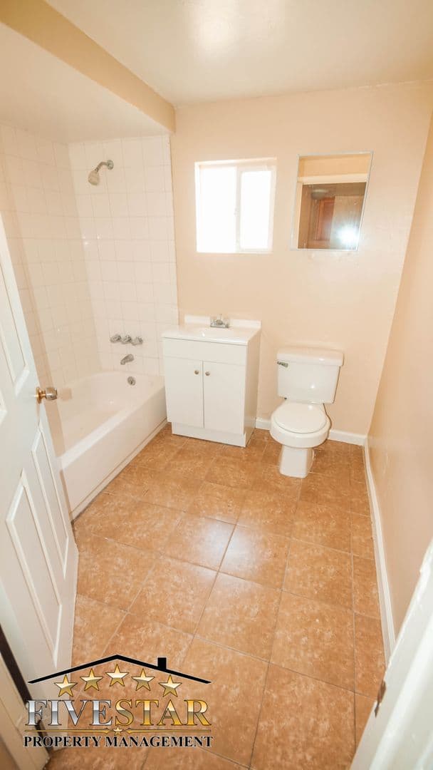 BAKERSFIELD House: 604 LAWSON RD