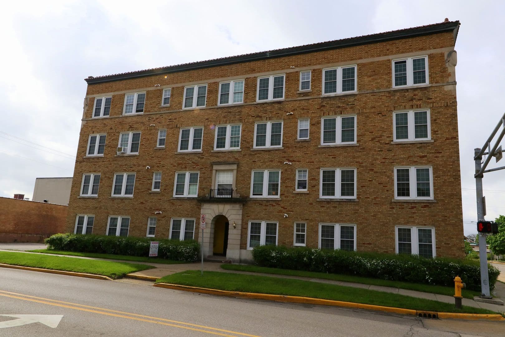 Elkhart Apartment: 229 W Jackson Blvd Apt 1D
