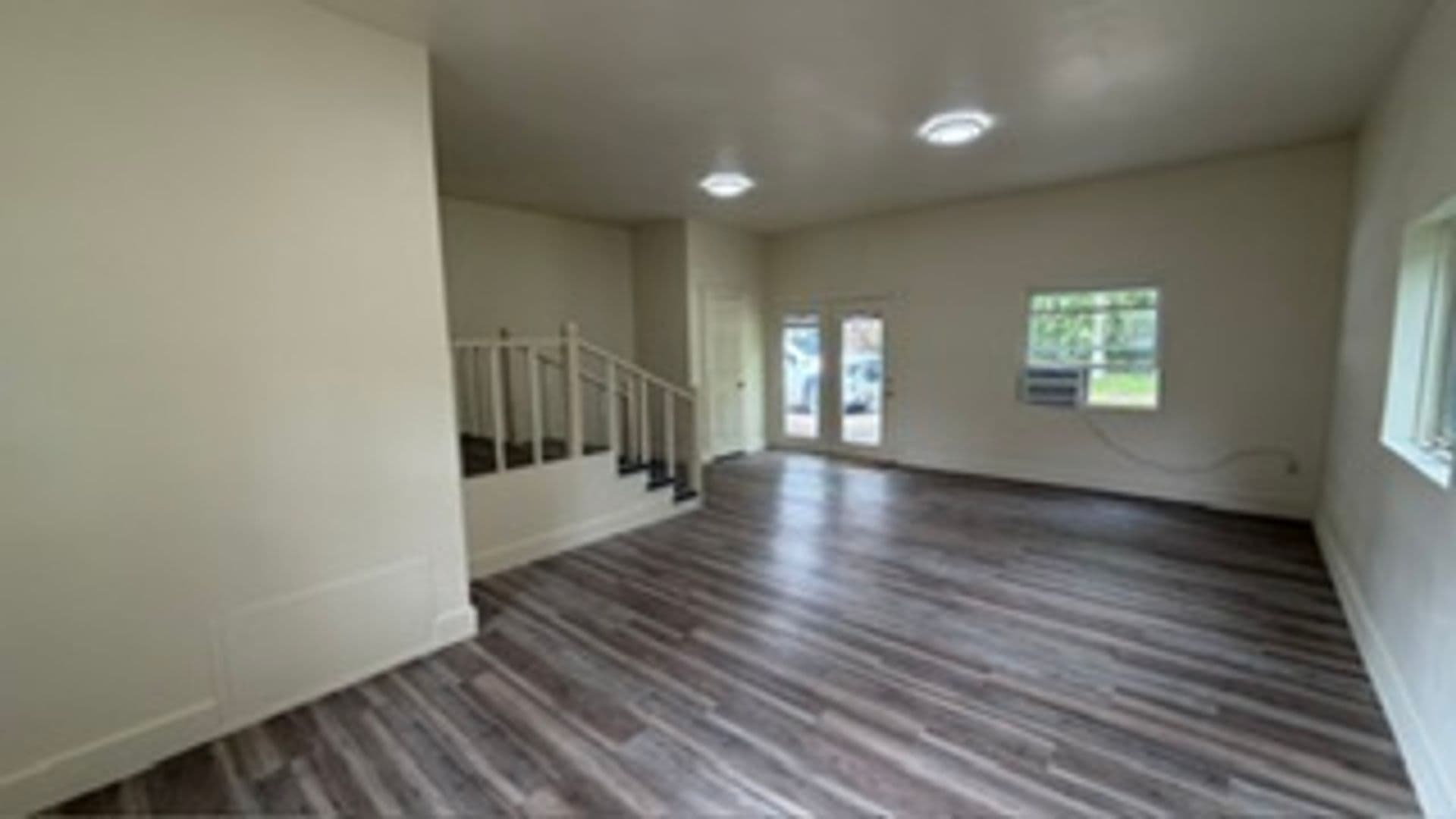 Bristol House: 208 N River Road