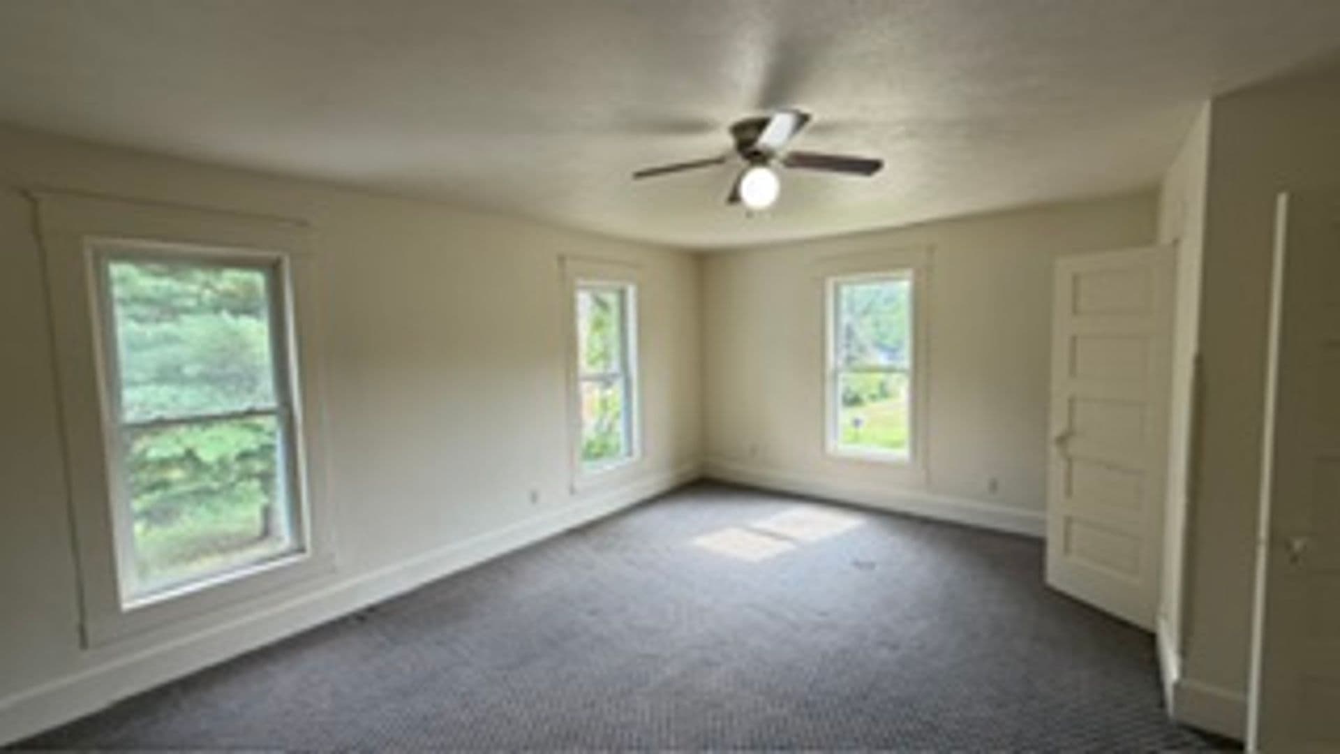 Bristol House: 208 N River Road