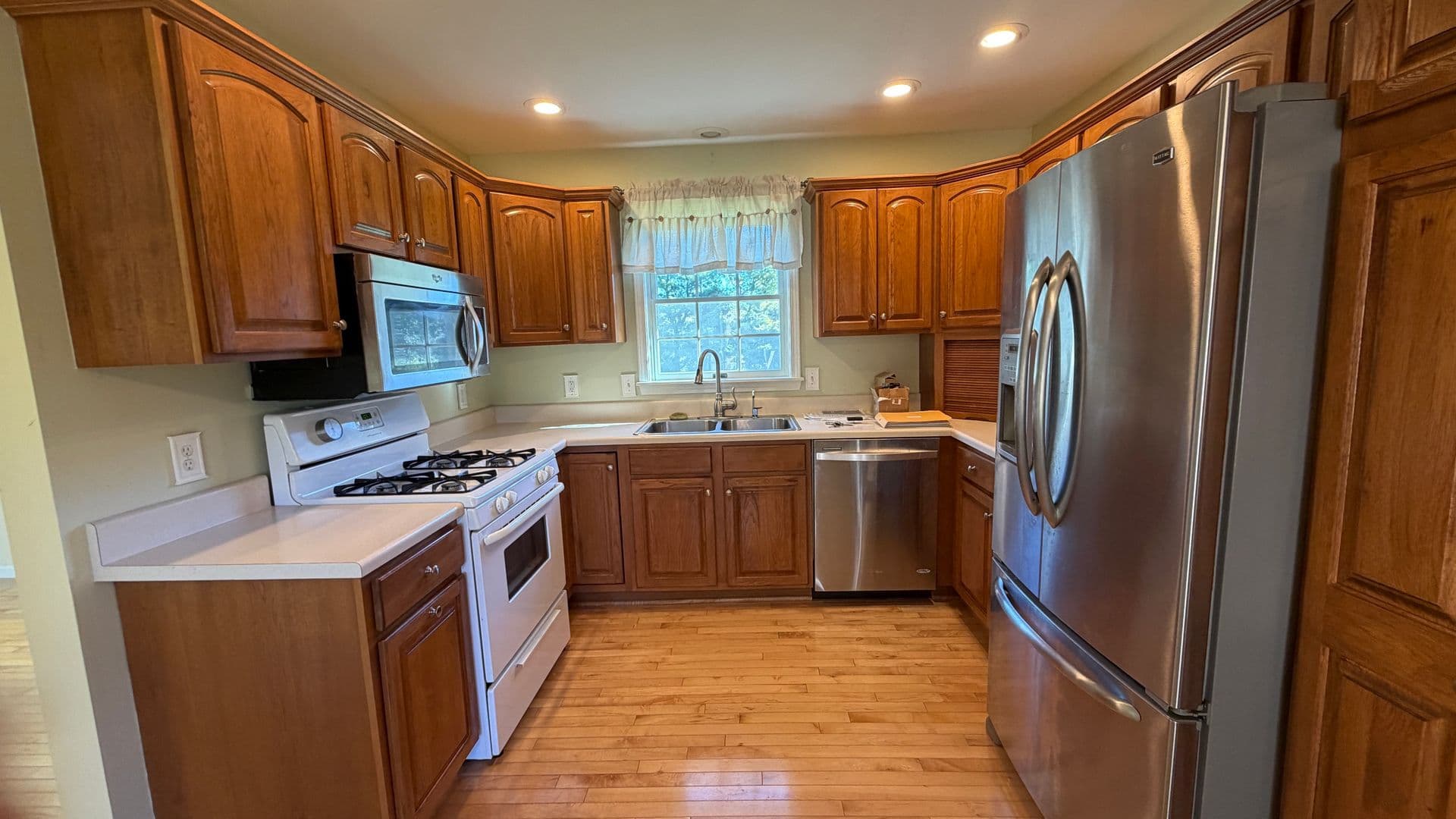Goshen House: 1676 Edgebrook Court