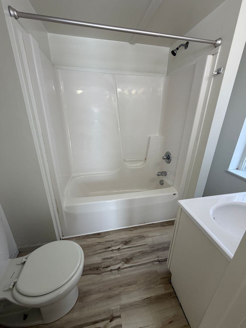 Elkhart Apartment: 229 W Jackson Blvd Apt 1D