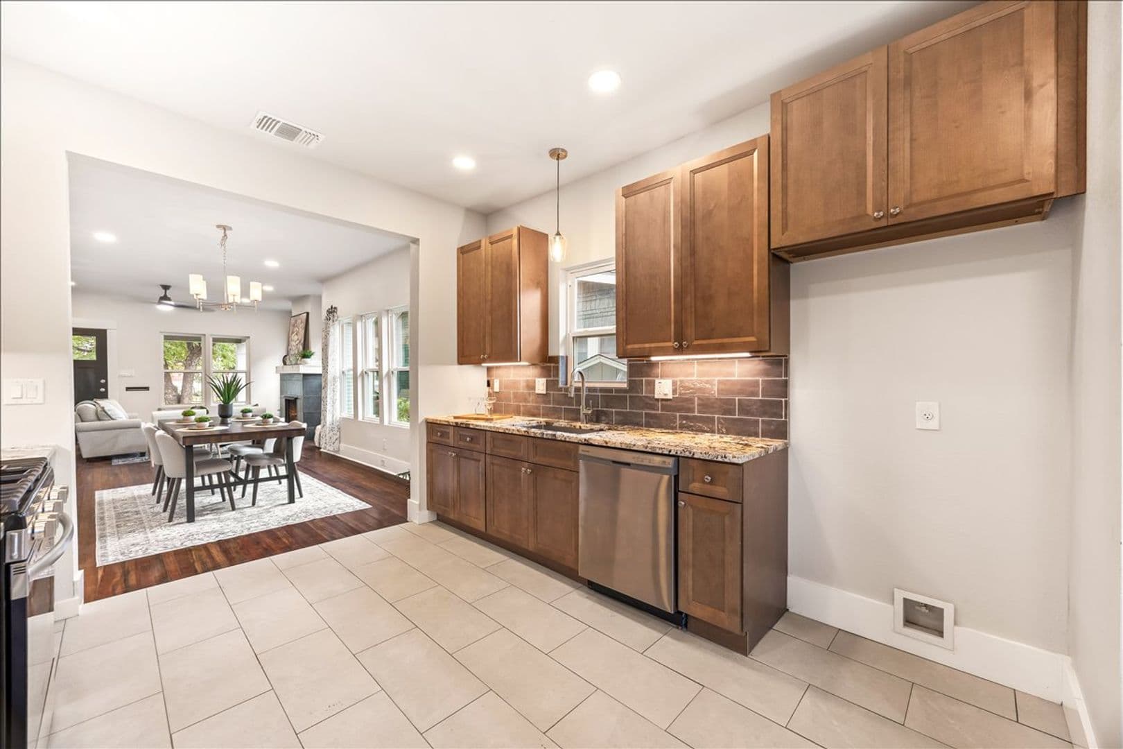 San Antonio House: 524 Hunstock