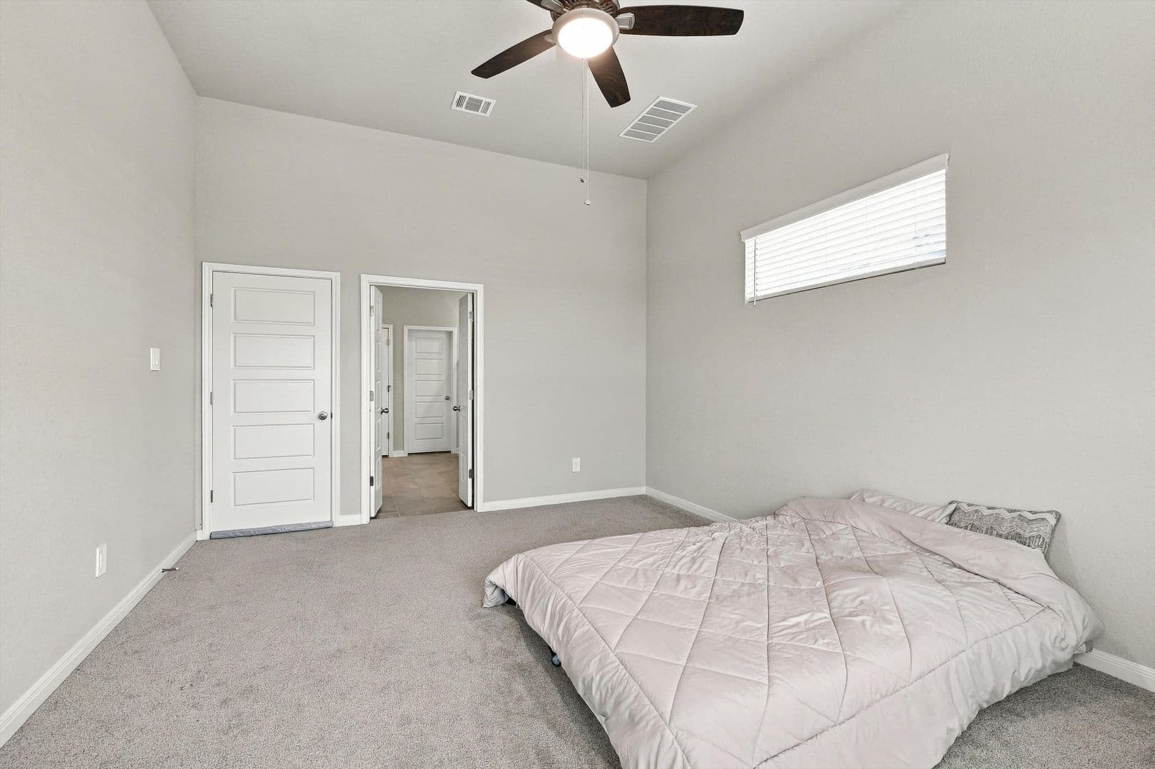San Antonio House: 943 Earp Blvd