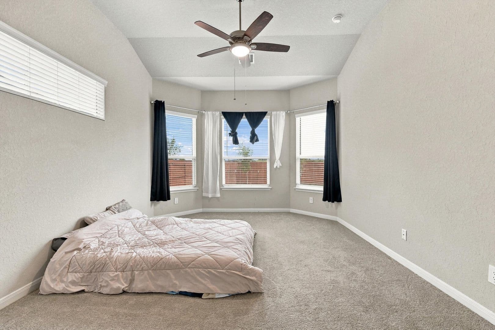San Antonio House: 943 Earp Blvd