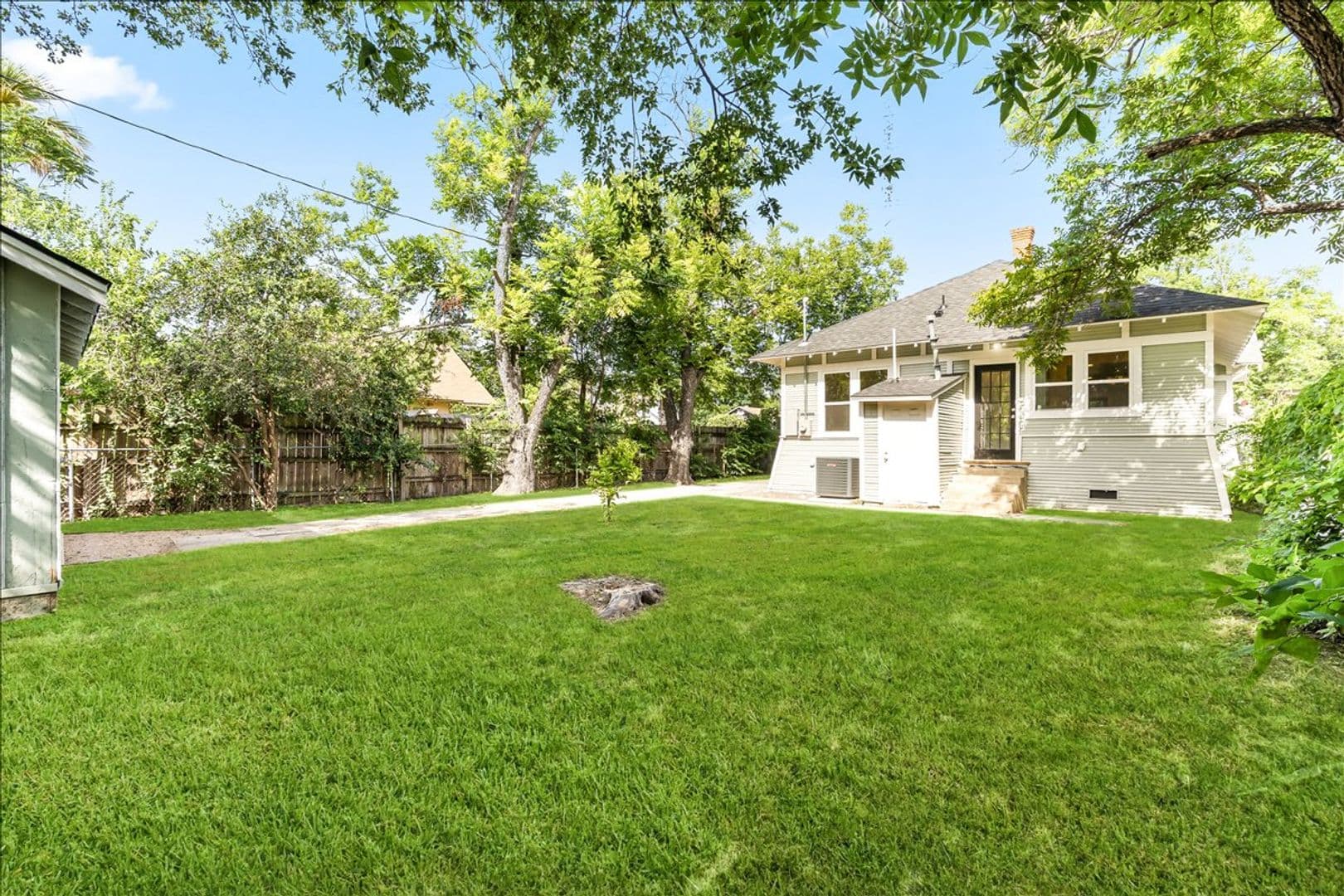 San Antonio House: 524 Hunstock