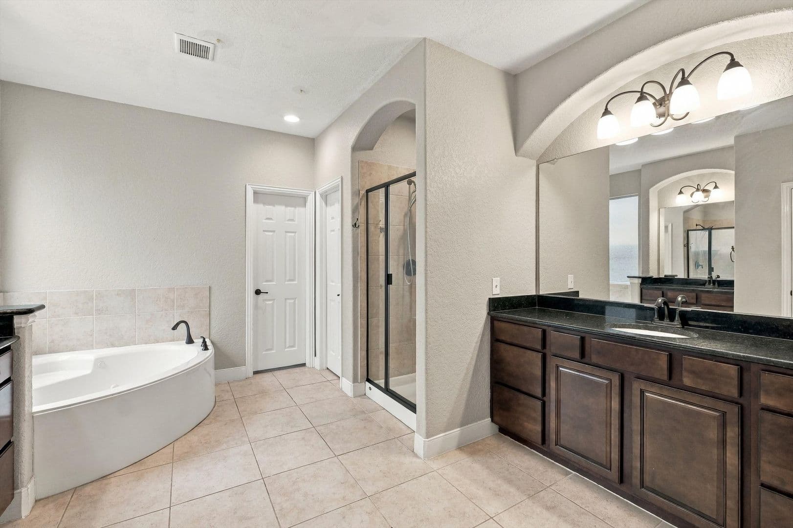 San Antonio House: 3834 Ox-Eye Daisy