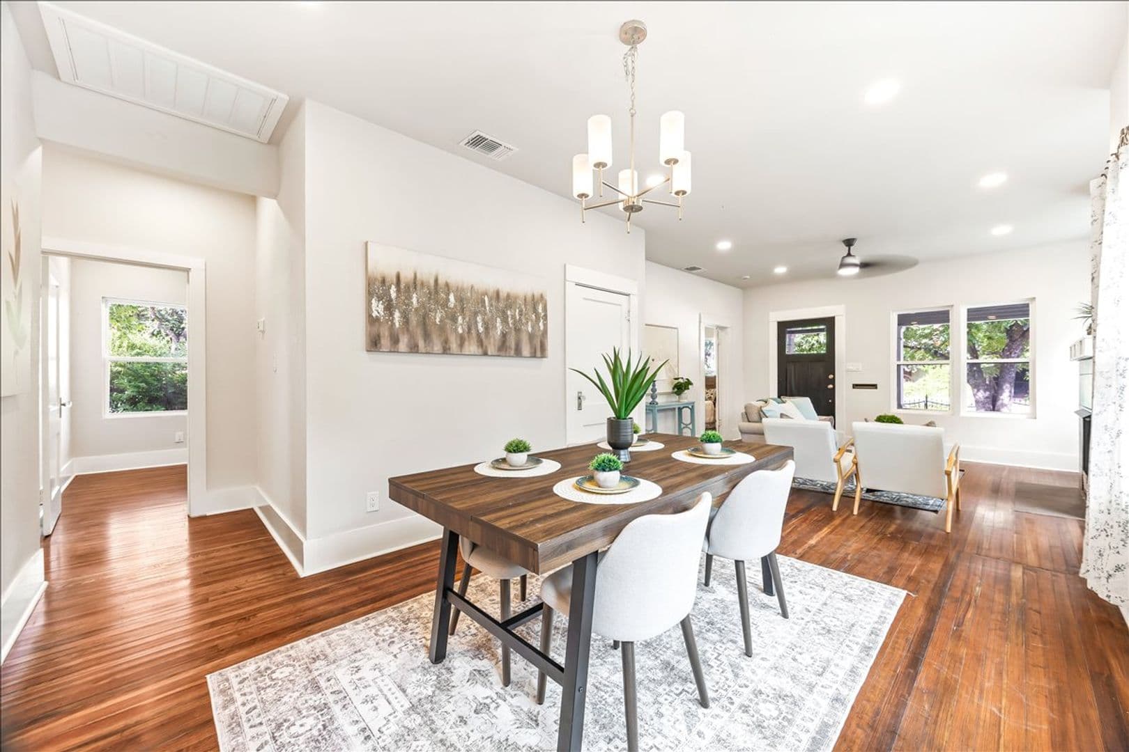 San Antonio House: 524 Hunstock