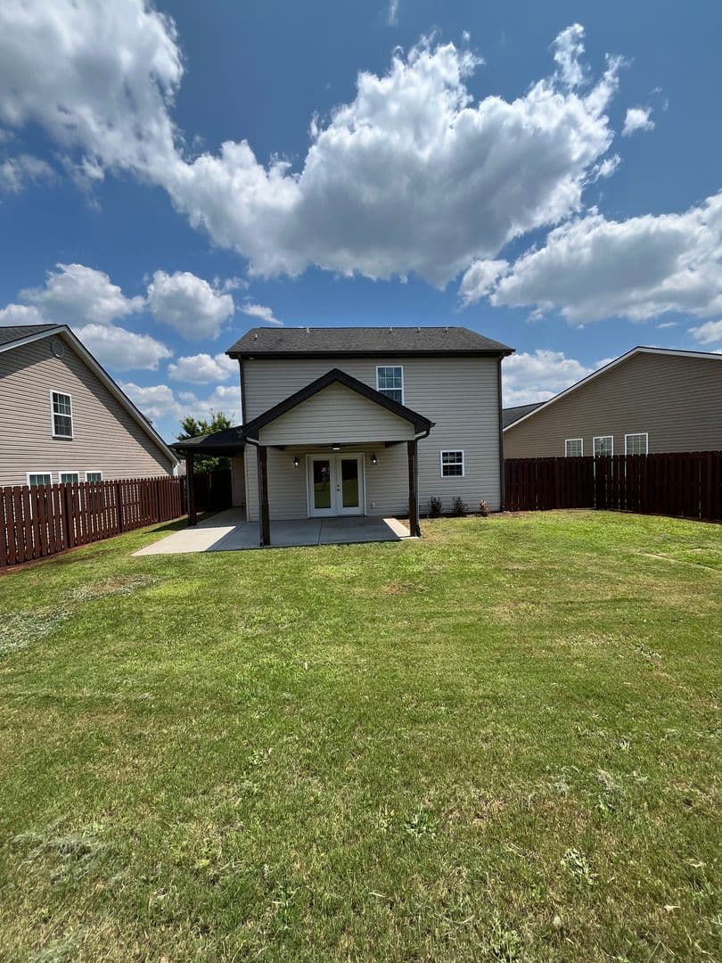 Greenville House: 311 Glenlea Lane