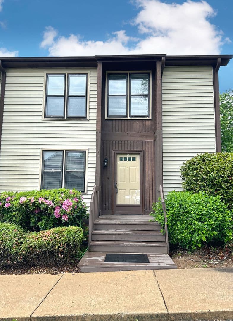 Simpsonville House: 3210 Bethel Road