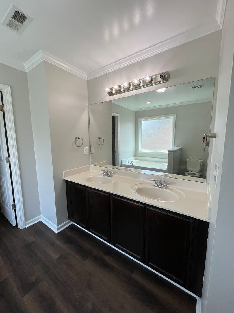 Greenville House: 311 Glenlea Lane