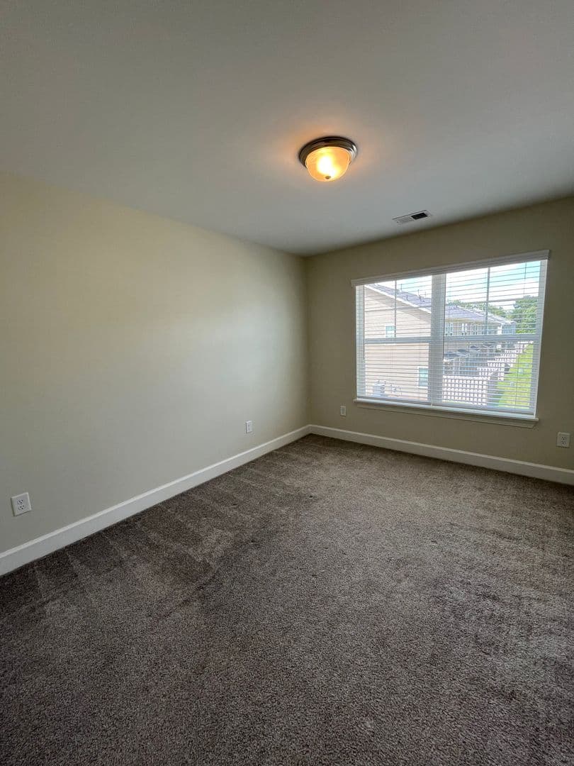 Taylors Townhome: 116 Bluet Lane