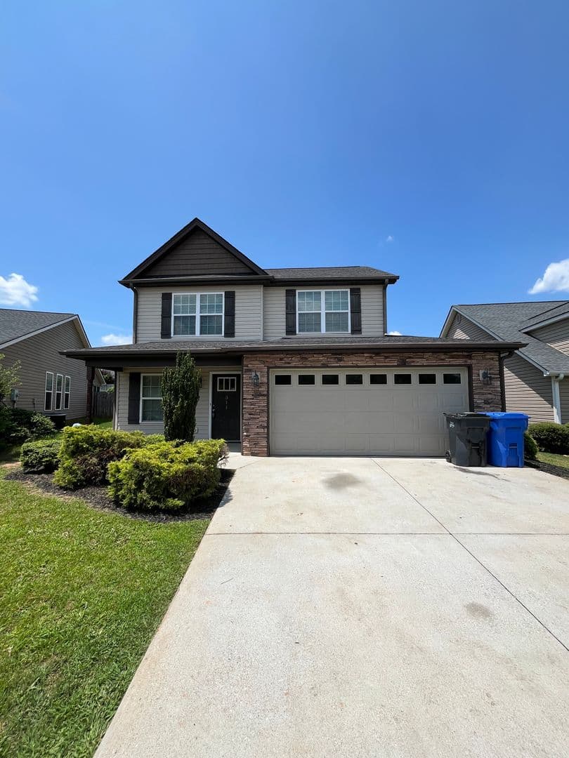 Greenville House: 311 Glenlea Lane