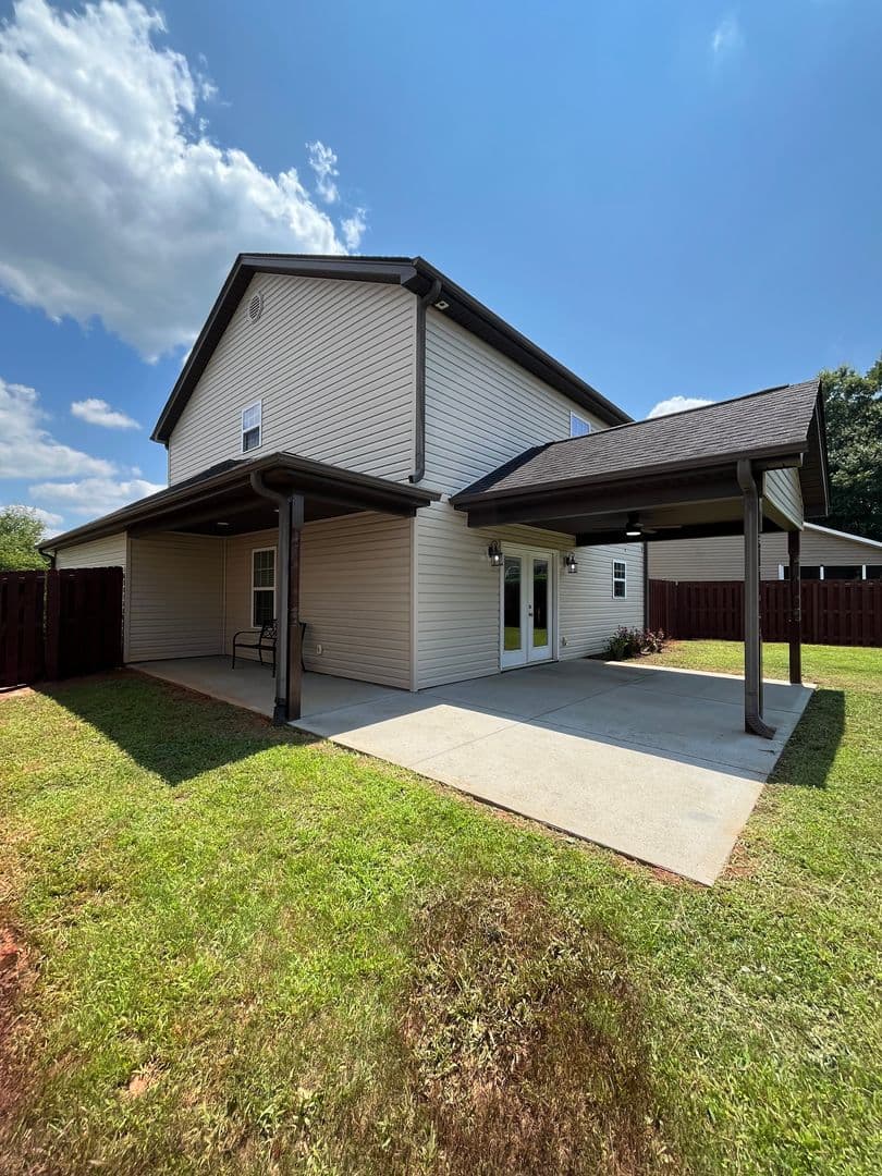 Greenville House: 311 Glenlea Lane