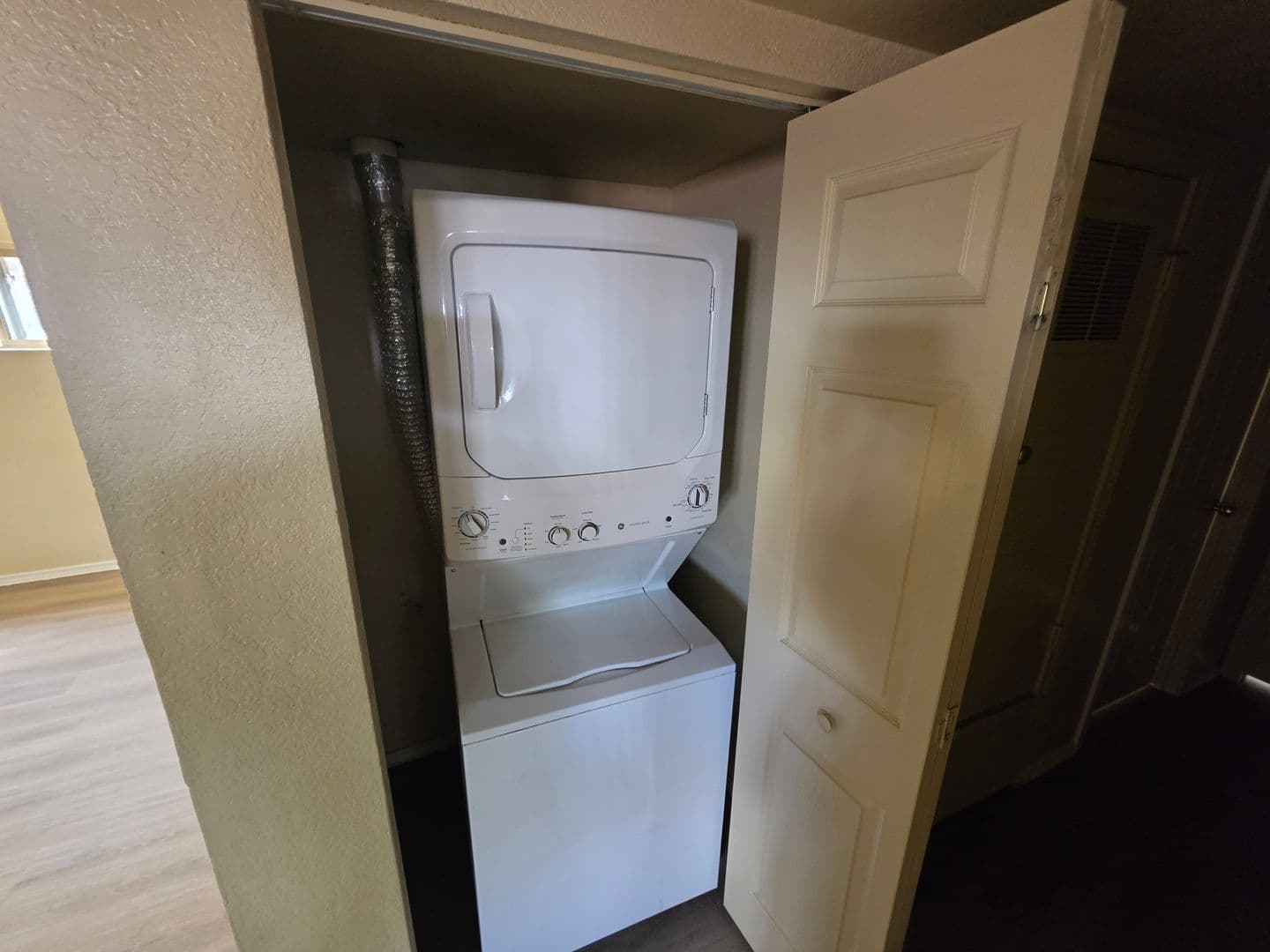 Flagstaff Apartment: 2112 N First St