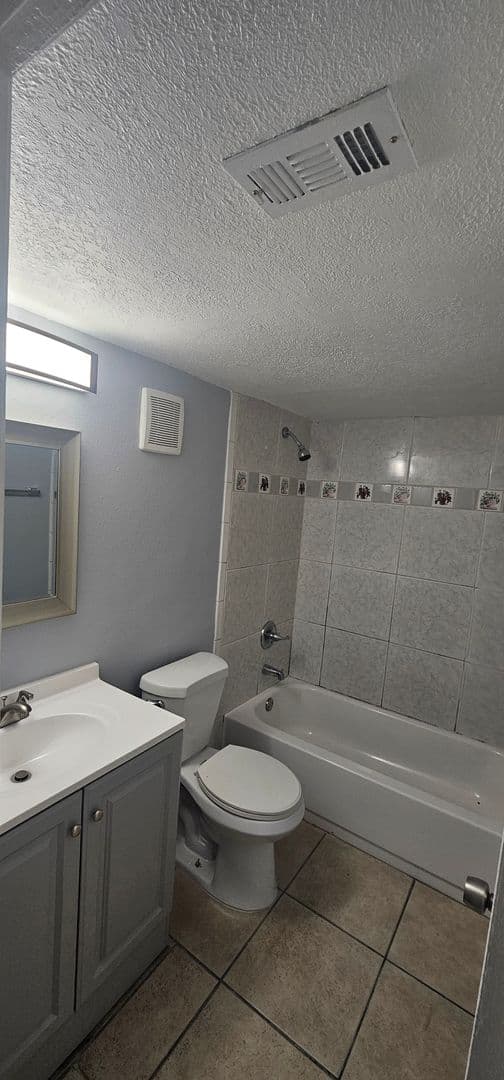 Orlando Apartment: 5684 Tomoka Drive #106