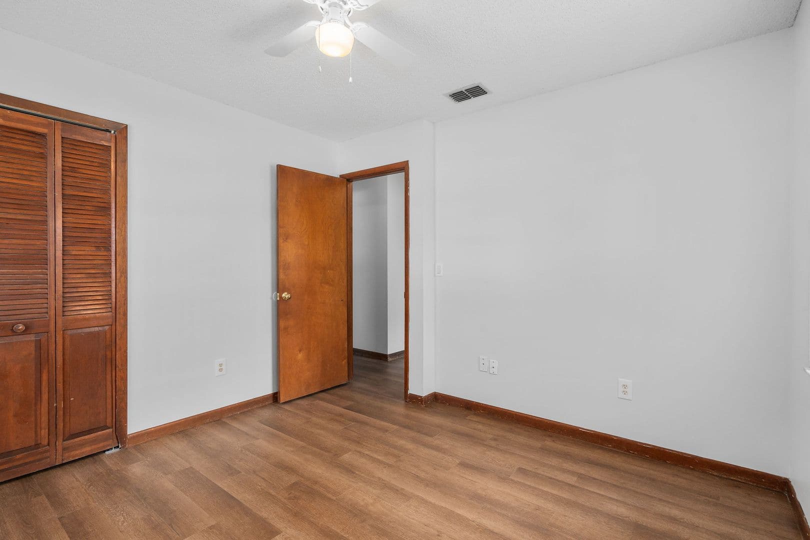 Longwood House: 252 Needles Trail
